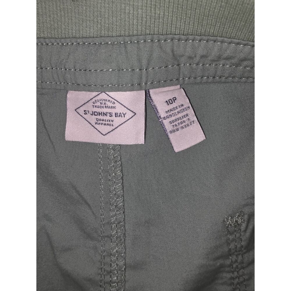 NWT 10P Women's Green Bermuda Shorts w/Pockets St. John's Bay MSRP $32 - Picture 8 of 9